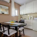 Mirela Apartment Mimice