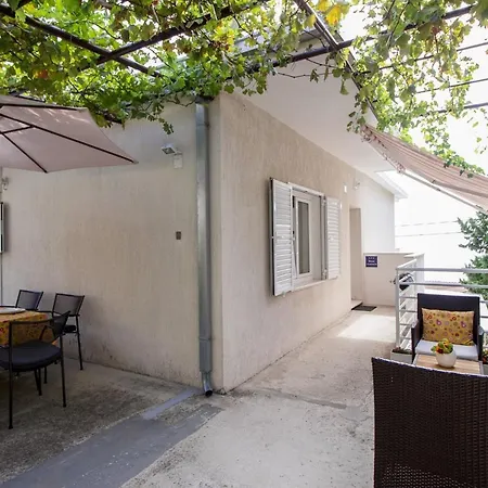 Mirela Apartment *